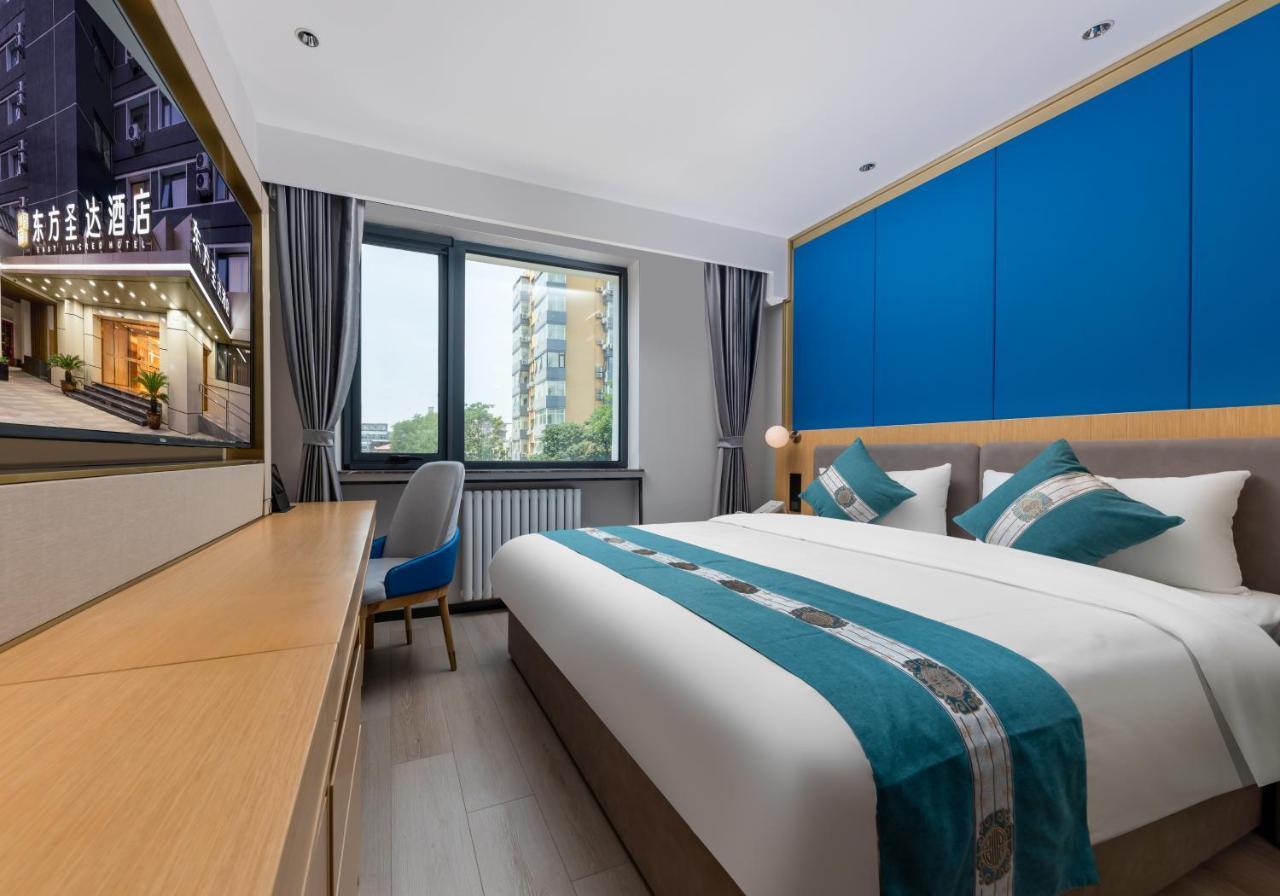 East Sacred Hotel--Very Near Beijing Tiananmen Square ,The Forbidden City,The Temple Of Heaven ,3 Minutes' Walk To Wangfujing Subway ,Located In The Center Of Beijing, Many Shopping Malls Around,Newly Renovated Hotel-Able To Receive Foreign Guests Экстерьер фото