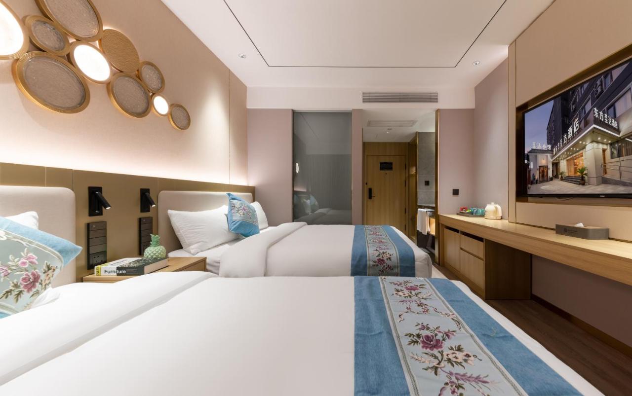 East Sacred Hotel--Very Near Beijing Tiananmen Square ,The Forbidden City,The Temple Of Heaven ,3 Minutes' Walk To Wangfujing Subway ,Located In The Center Of Beijing, Many Shopping Malls Around,Newly Renovated Hotel-Able To Receive Foreign Guests Экстерьер фото Deluxe Room
