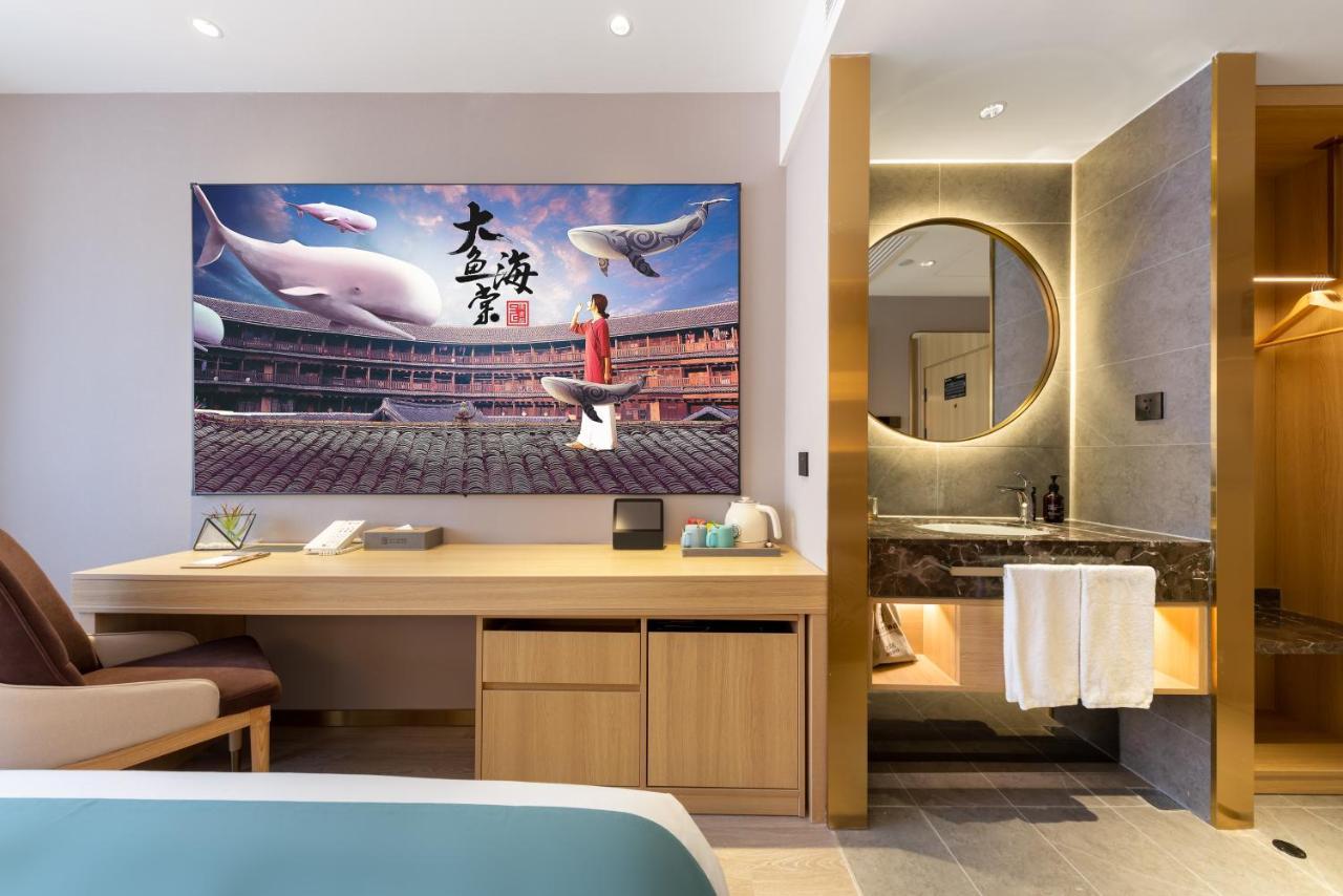 East Sacred Hotel--Very Near Beijing Tiananmen Square ,The Forbidden City,The Temple Of Heaven ,3 Minutes' Walk To Wangfujing Subway ,Located In The Center Of Beijing, Many Shopping Malls Around,Newly Renovated Hotel-Able To Receive Foreign Guests Экстерьер фото A room at the hotel