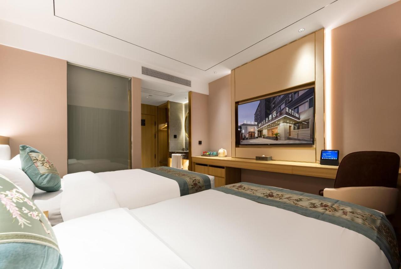 East Sacred Hotel--Very Near Beijing Tiananmen Square ,The Forbidden City,The Temple Of Heaven ,3 Minutes' Walk To Wangfujing Subway ,Located In The Center Of Beijing, Many Shopping Malls Around,Newly Renovated Hotel-Able To Receive Foreign Guests Экстерьер фото Deluxe Room