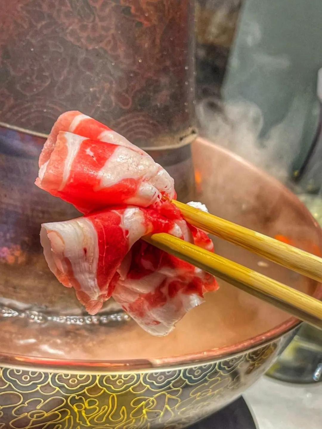 East Sacred Hotel--Very Near Beijing Tiananmen Square ,The Forbidden City,The Temple Of Heaven ,3 Minutes' Walk To Wangfujing Subway ,Located In The Center Of Beijing, Many Shopping Malls Around,Newly Renovated Hotel-Able To Receive Foreign Guests Экстерьер фото Marinated lamb