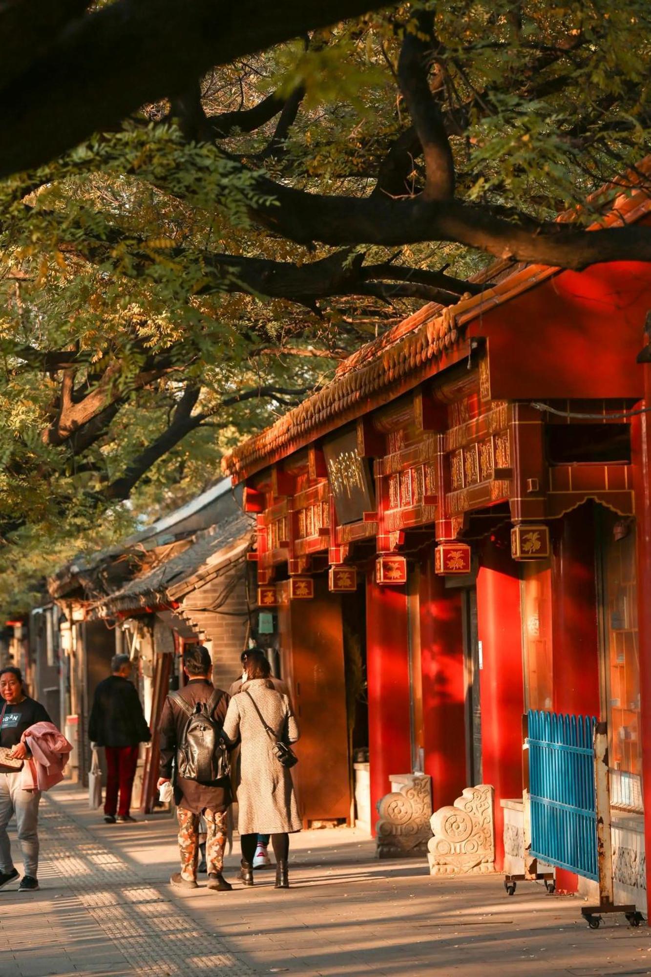 East Sacred Hotel--Very Near Beijing Tiananmen Square ,The Forbidden City,The Temple Of Heaven ,3 Minutes' Walk To Wangfujing Subway ,Located In The Center Of Beijing, Many Shopping Malls Around,Newly Renovated Hotel-Able To Receive Foreign Guests Экстерьер фото The temple's main entrance