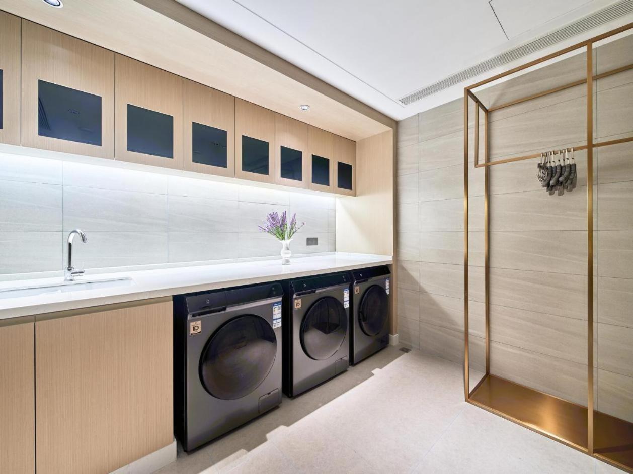 East Sacred Hotel--Very Near Beijing Tiananmen Square ,The Forbidden City,The Temple Of Heaven ,3 Minutes' Walk To Wangfujing Subway ,Located In The Center Of Beijing, Many Shopping Malls Around,Newly Renovated Hotel-Able To Receive Foreign Guests Экстерьер фото Laundry room