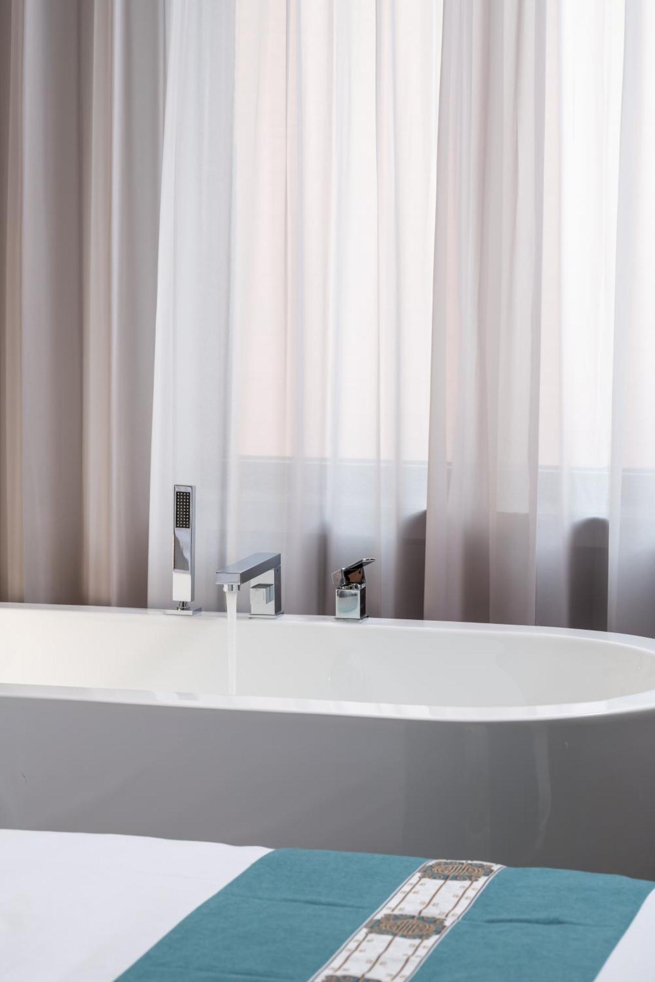 East Sacred Hotel--Very Near Beijing Tiananmen Square ,The Forbidden City,The Temple Of Heaven ,3 Minutes' Walk To Wangfujing Subway ,Located In The Center Of Beijing, Many Shopping Malls Around,Newly Renovated Hotel-Able To Receive Foreign Guests Экстерьер фото A shower curtain