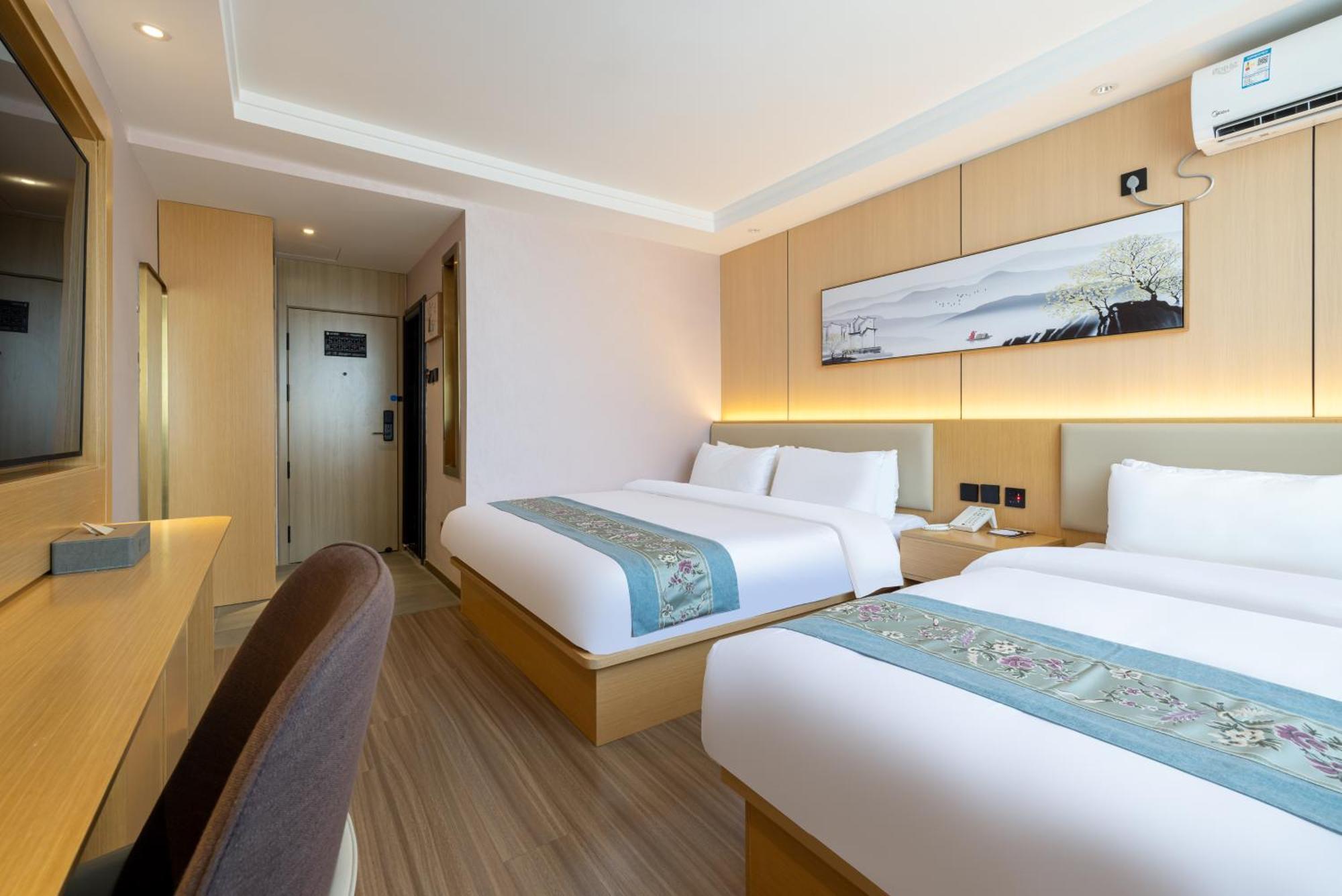 East Sacred Hotel--Very Near Beijing Tiananmen Square ,The Forbidden City,The Temple Of Heaven ,3 Minutes' Walk To Wangfujing Subway ,Located In The Center Of Beijing, Many Shopping Malls Around,Newly Renovated Hotel-Able To Receive Foreign Guests Экстерьер фото